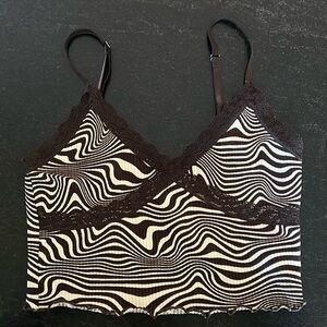 Patterned tank top with lace